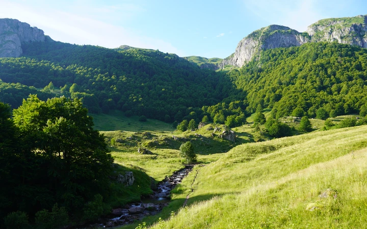 Vistas del camino hasta el puente desde el desvío