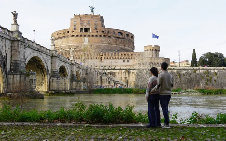 Castillo de Sant'Angelo desde la orilla del río Tíber