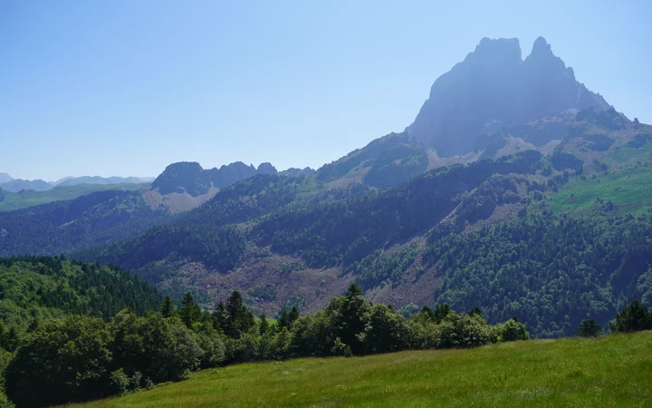 Vistas al Midi d'Ossau durante la subida al Lac Rumassot