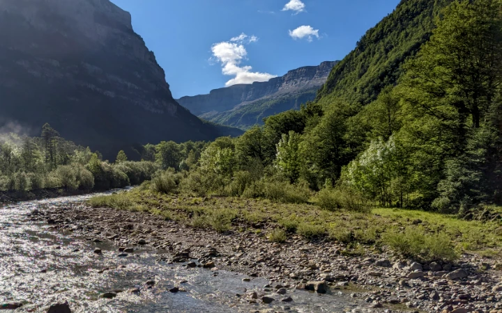 Vistas del río Arazas desde el puente de Los Cazadores