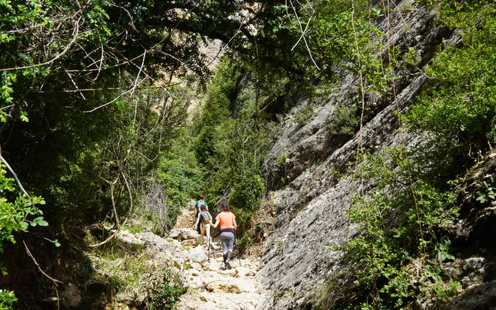 Subida por el barranco hacia la Ermita de San Martín de la Val d'Onsera