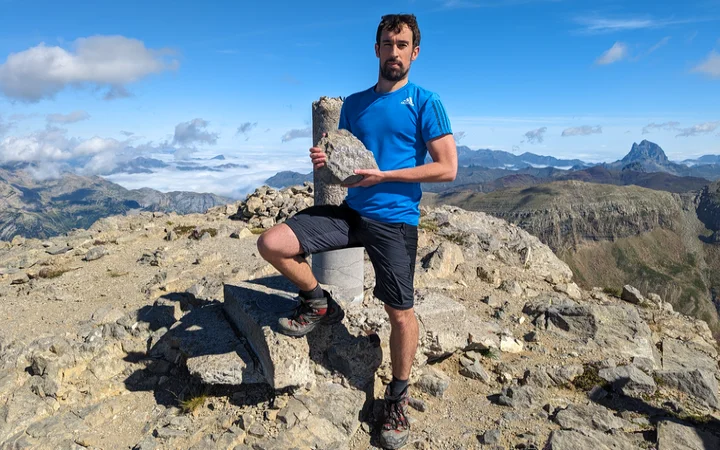 Vértice geodésico de la cima de Collarada
