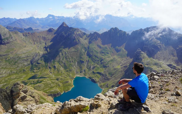 Vistas del ibón y el circo de Ip desde Collarada
