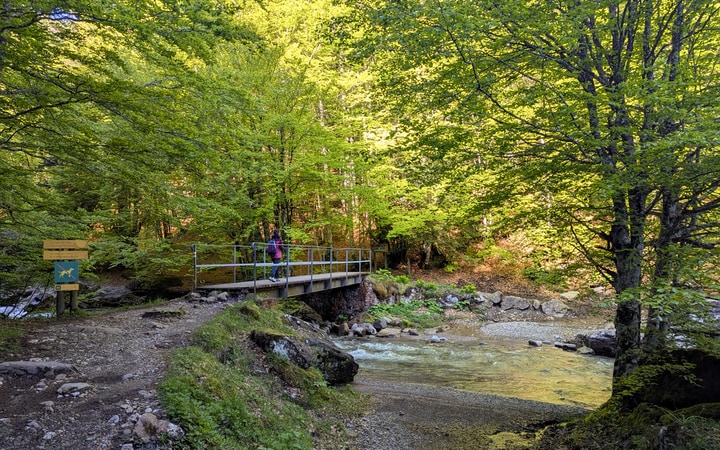 Cruce del río del Aspe al inicio del sendero