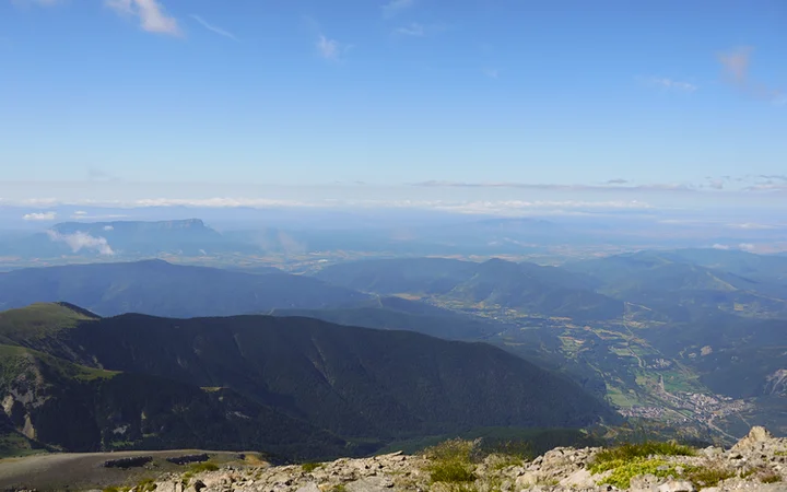 Vistas del valle del Aragón y Oroel desde Collarada