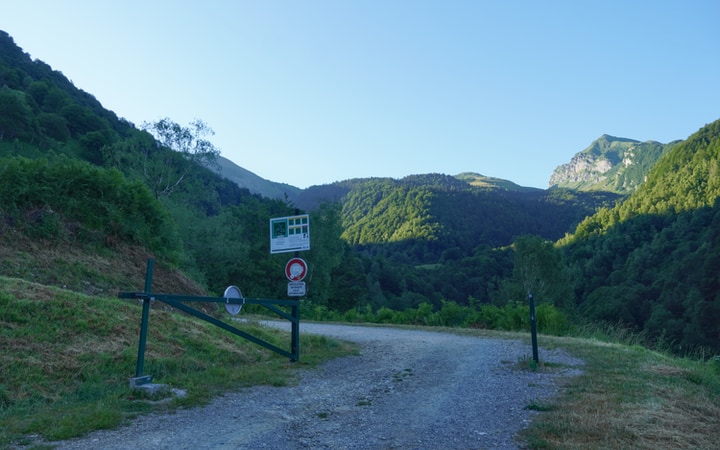 Inicio de la ruta al Lac du Montagnon desde el aparcamiento