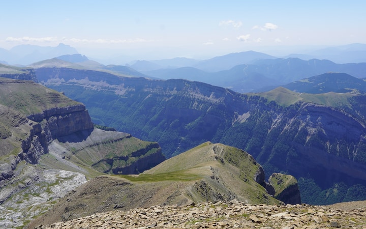Parte alta del Valle de Ordesa desde el pico Montarruego