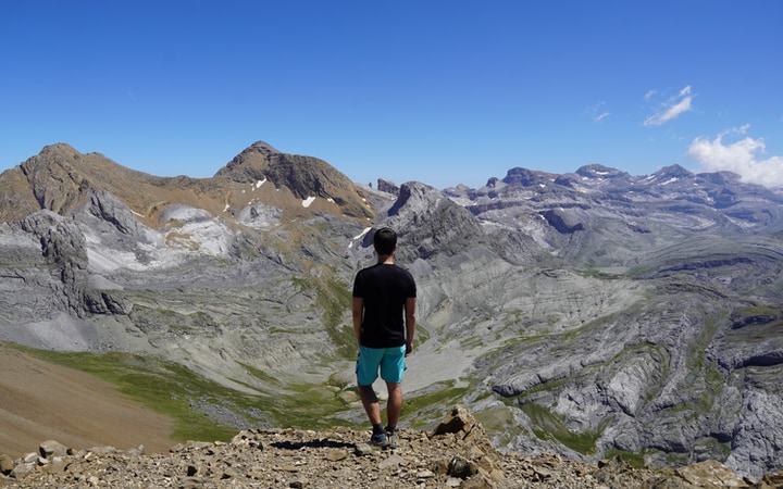 Vistas de Ordesa y Monte Perdido desde la cima del pico Mondarruego