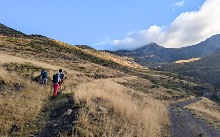 Cruce de la pista forestal al refugio de Tabernés