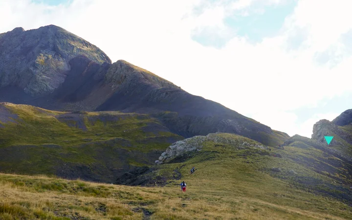 Camino por la loma hacia del desvío de la Señal de Viadós
