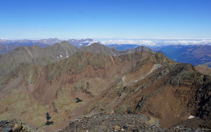 Vistas de la Cresta de La Pez y la zona de Panticosa al fondo