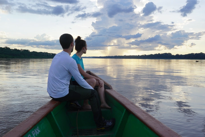 Nosotros navegando por el Amazonas