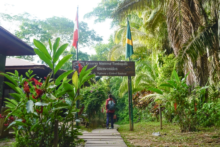 Entrada al Lago Sandoval en Tambopata