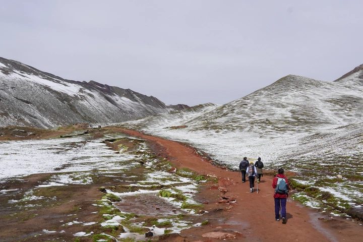 Inicio del sendero a Vinicunca desde el aparcamiento