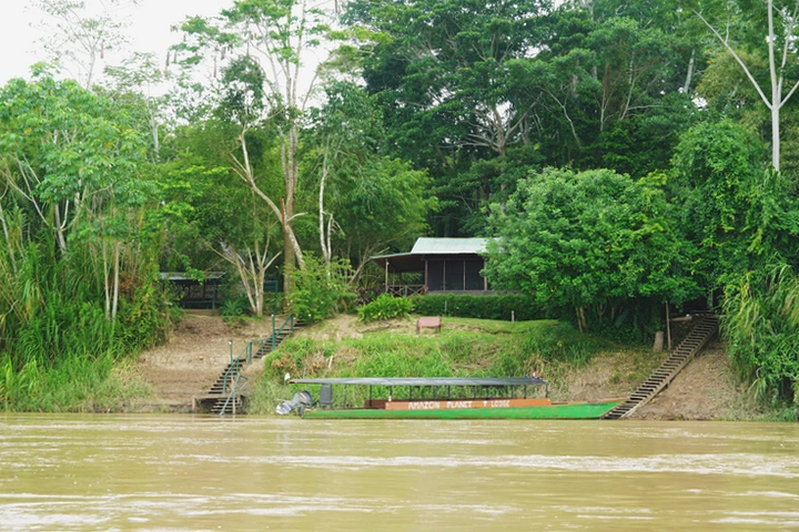 Instalaciones de Amazon Planet en plena selva