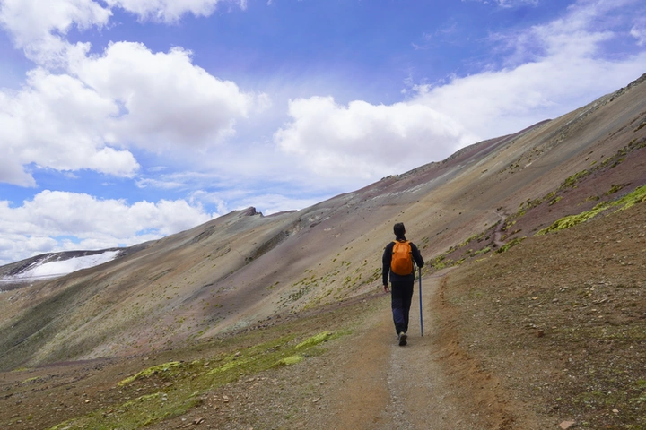 Camino de regreso hacia el mirador del Valle Rojo