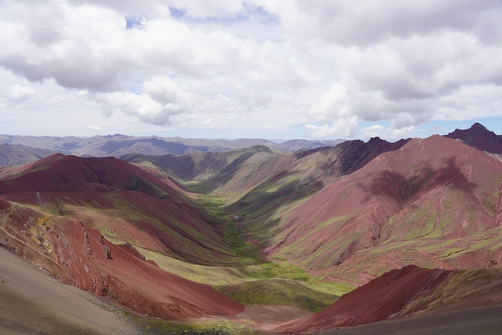 Valle Rojo en los Andes de Perú