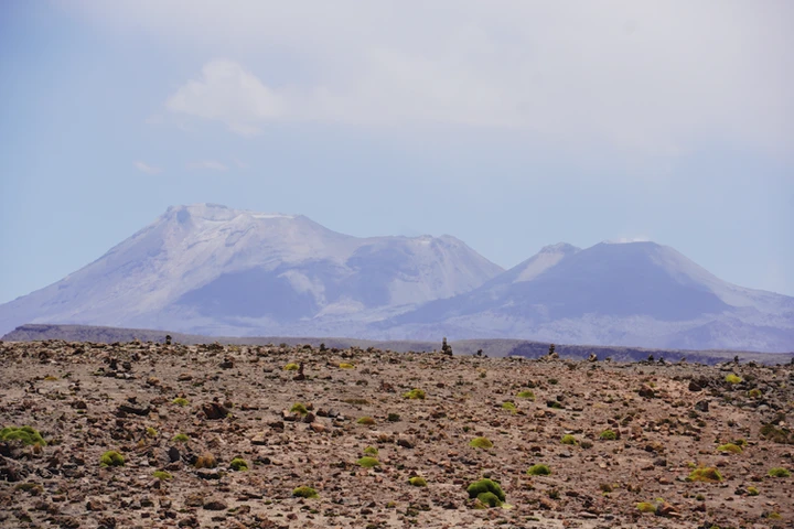 Vistas del volcan Sabancaya y del volcán Ampato