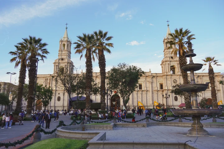 Catedral de Arequipa en la Plaza de Armas