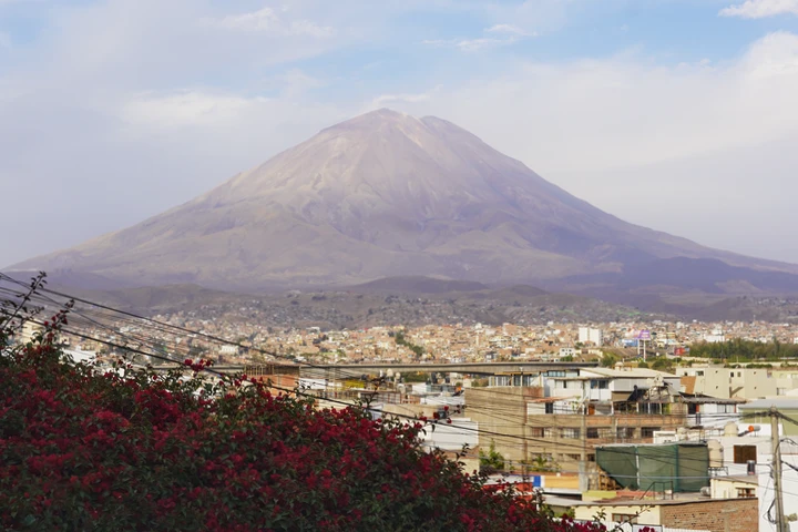 Vistas del volcán Misti desde Arequipa