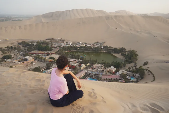 Vistas del Oasis de Huacachina al atardecer