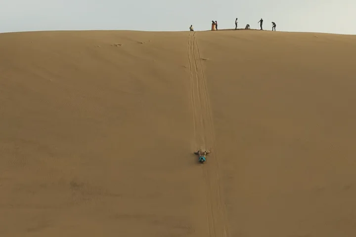 Sandboarding en las dunas de Huacachina