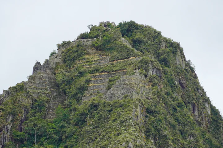 Edificaciones en la parte alta de Huayna Picchu