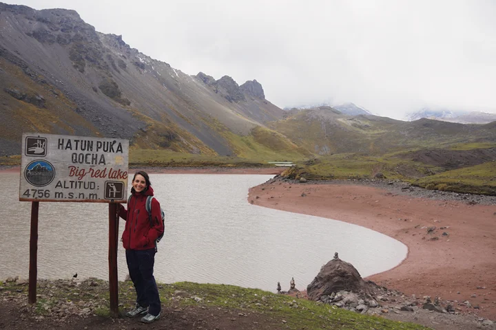 Laguna Hatun Puka Qocha o "Laguna roja"