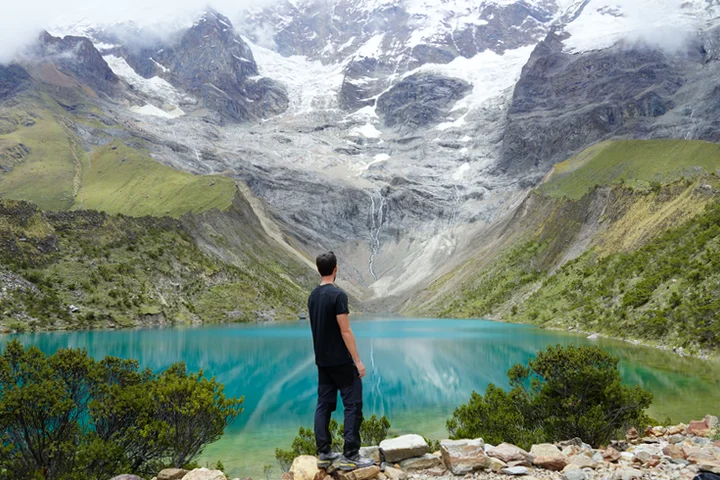 Vistas de la Laguna Humantay desde zona elevada