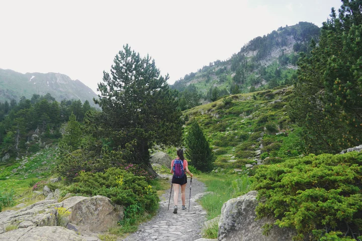 Camino tras cruzar el río Ésera
