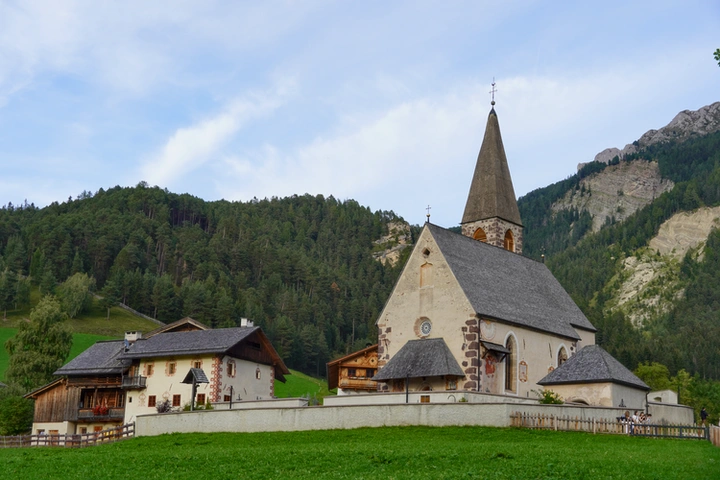 Iglesia de Santa Maddalena en Val di Funes