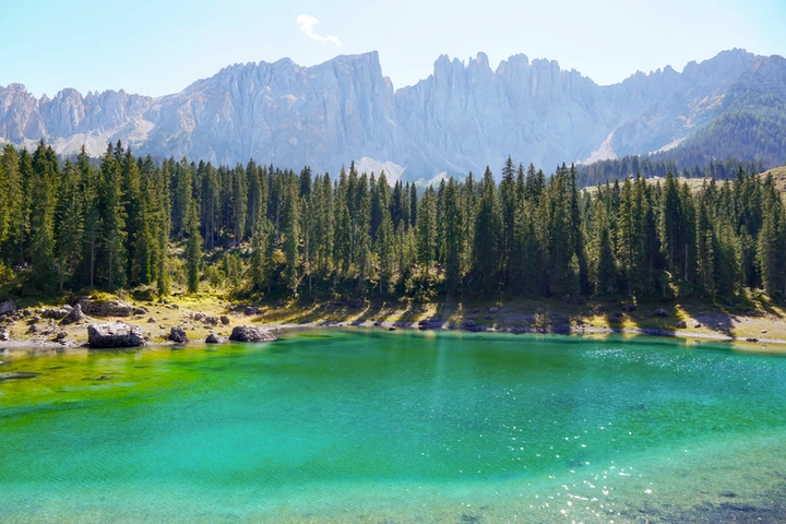 Color del agua del Lago di Carezza